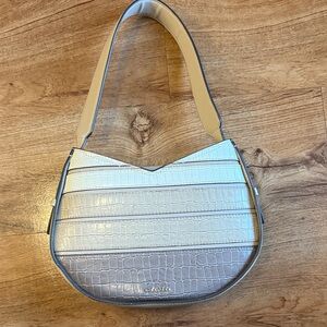 Calvin Klein Elegant White and Gray Shoulder Bag